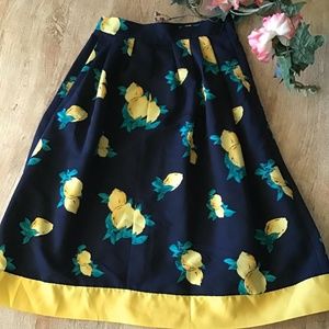 Eva Mendes "new york and company"- Lemon Print Pleated Lengthened Skirt